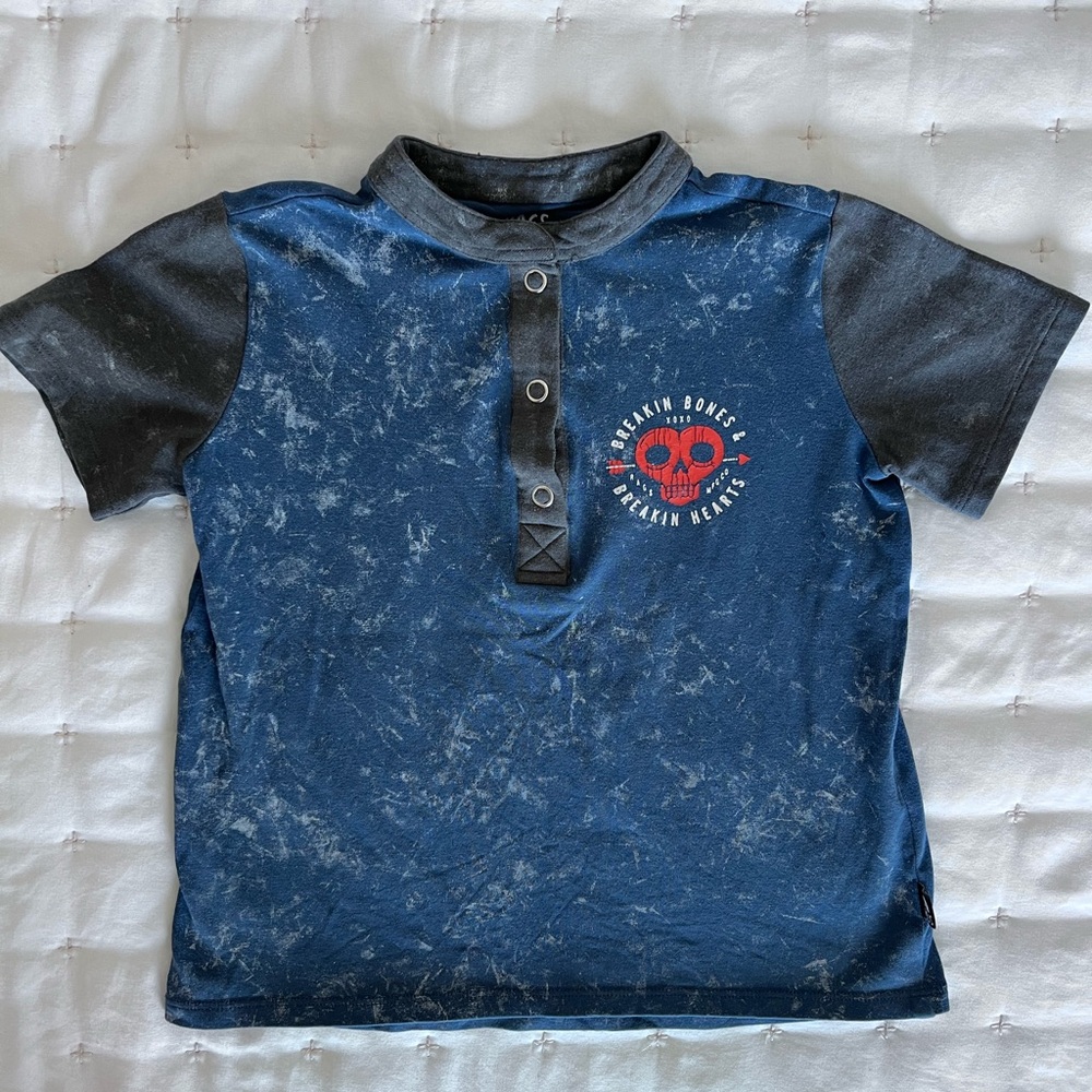Rags to Raches Blue and Gray T-Shirt with skull graphic 2T